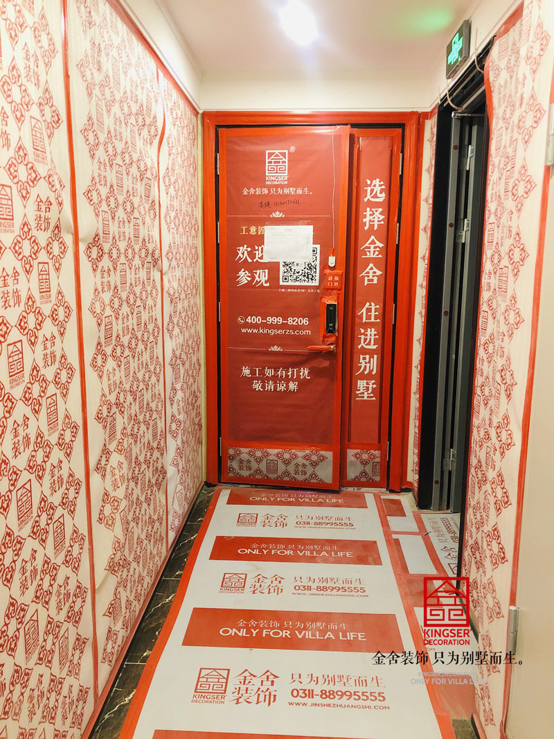 融創(chuàng)中心217平米四居裝修施工現場
